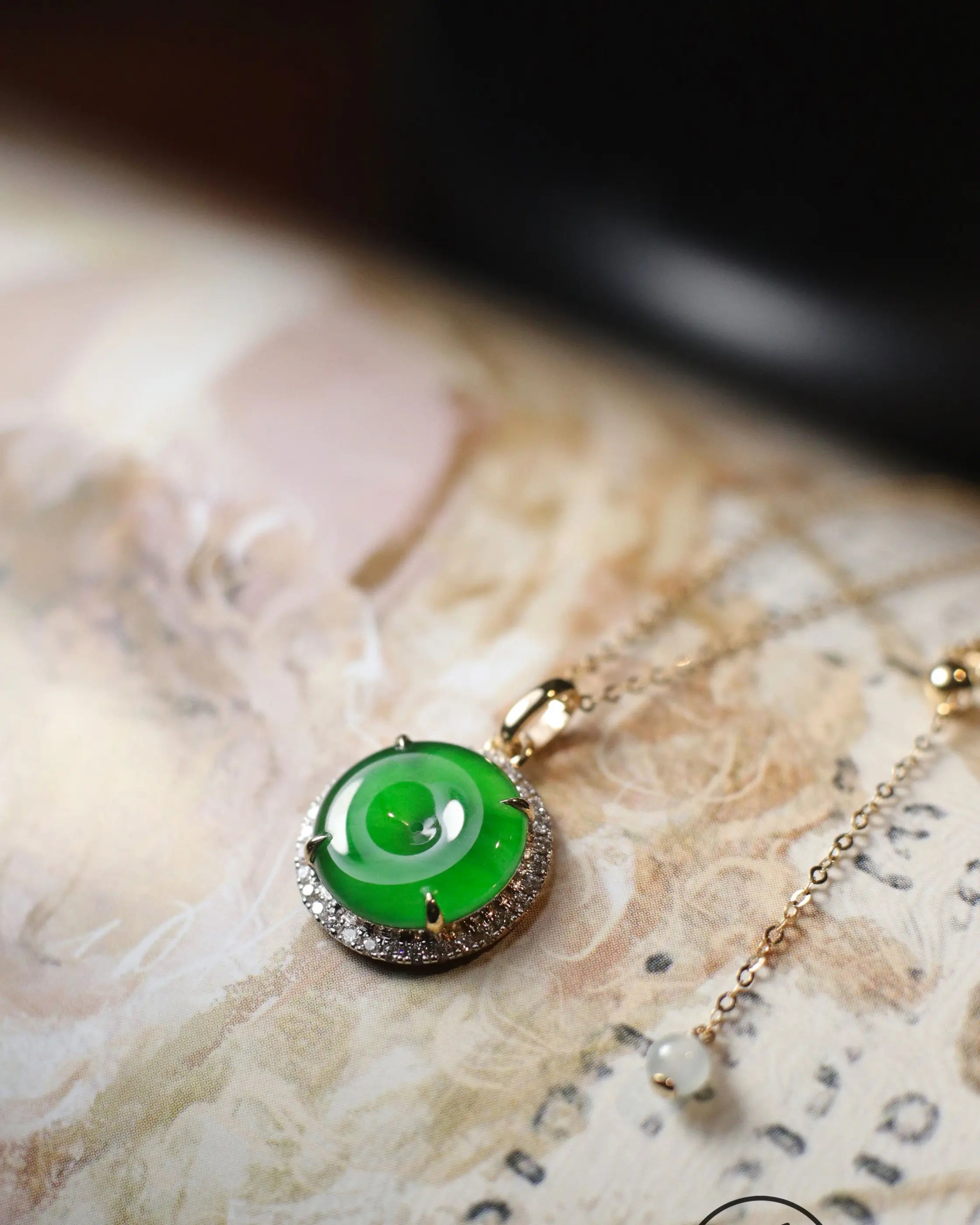 OEM/ODM/Wholesale 18K Gold Jadeite & Diamond Pendant with Enamel Back | 8–10mm Jade | 45cm