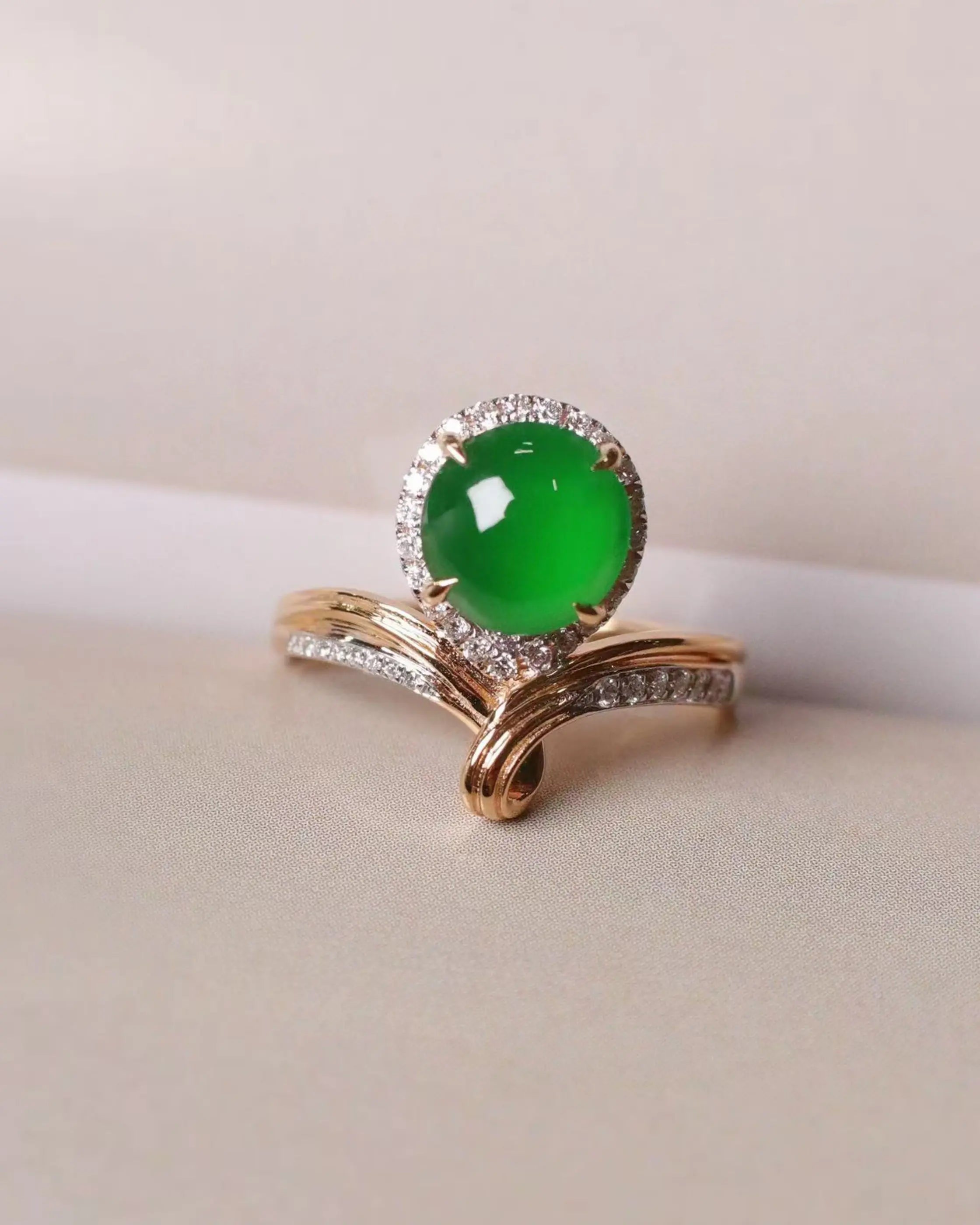 OEM/ODM/Wholesale Jadeite & Lab-Grown Diamond Ring | 7.5×4mm Center | 18K Gold | 3.42g | Size 14