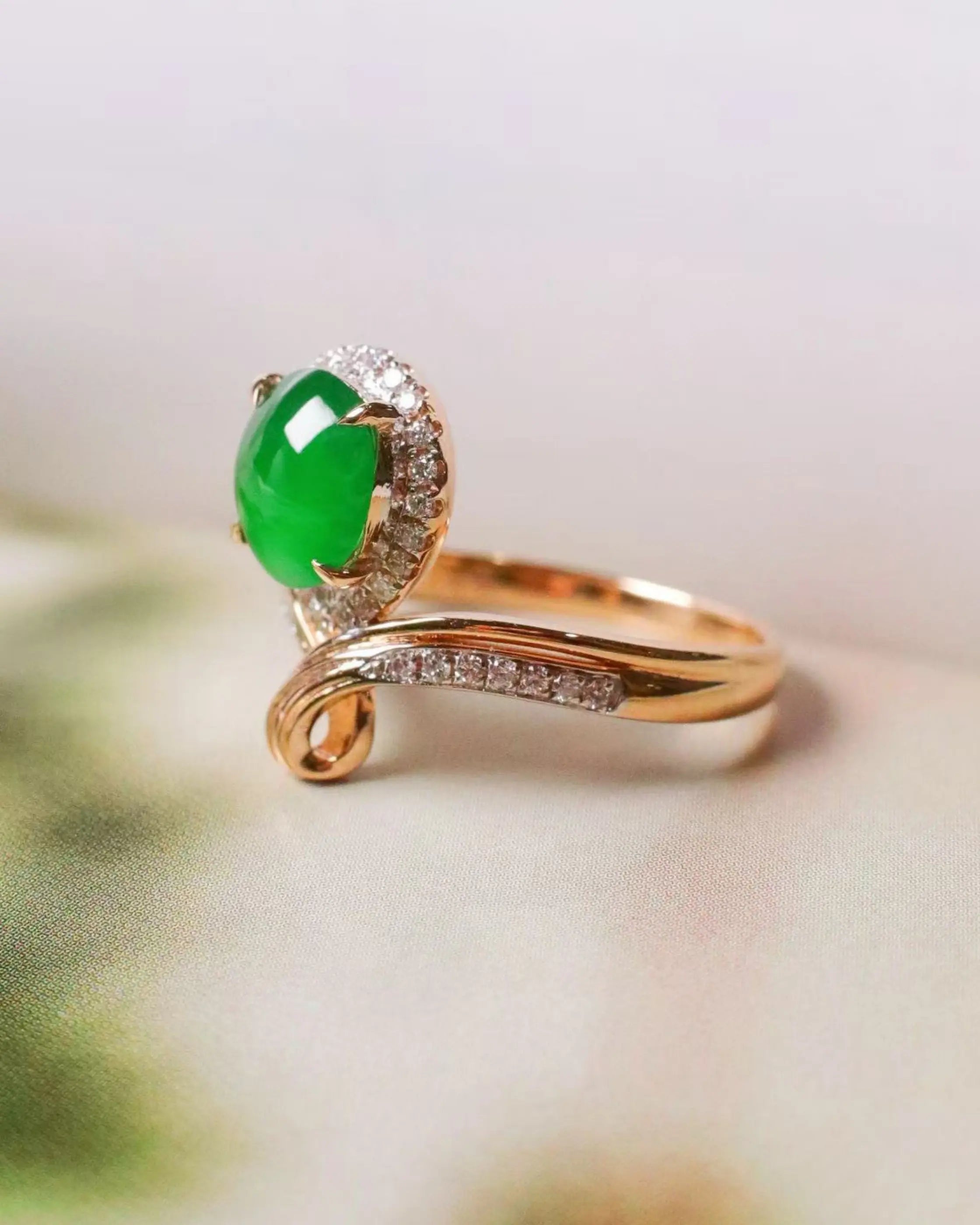OEM/ODM/Wholesale Jadeite & Lab-Grown Diamond Ring | 7.5×4mm Center | 18K Gold | 3.42g | Size 14