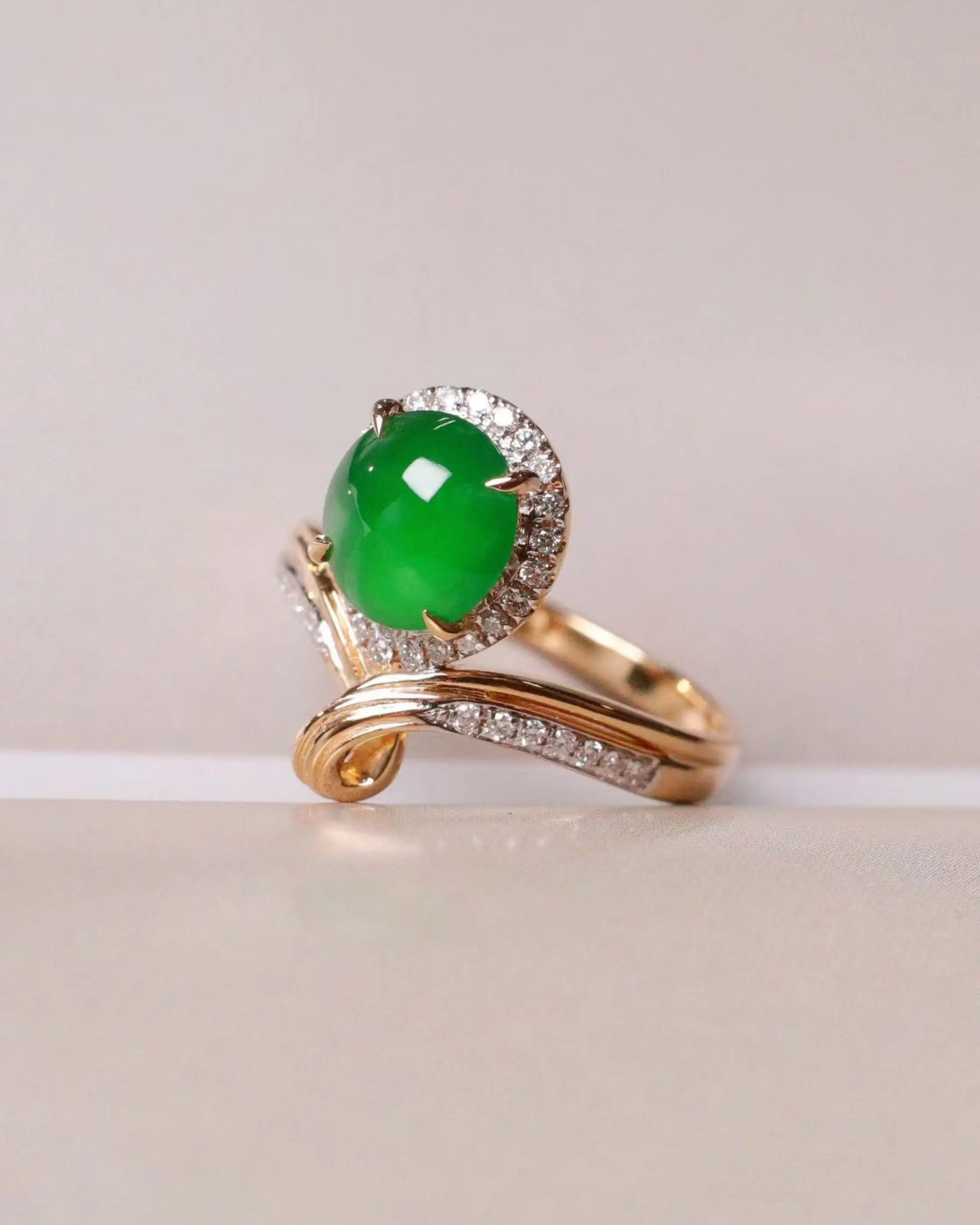 OEM/ODM/Wholesale Jadeite & Lab-Grown Diamond Ring | 7.5×4mm Center | 18K Gold | 3.42g | Size 14