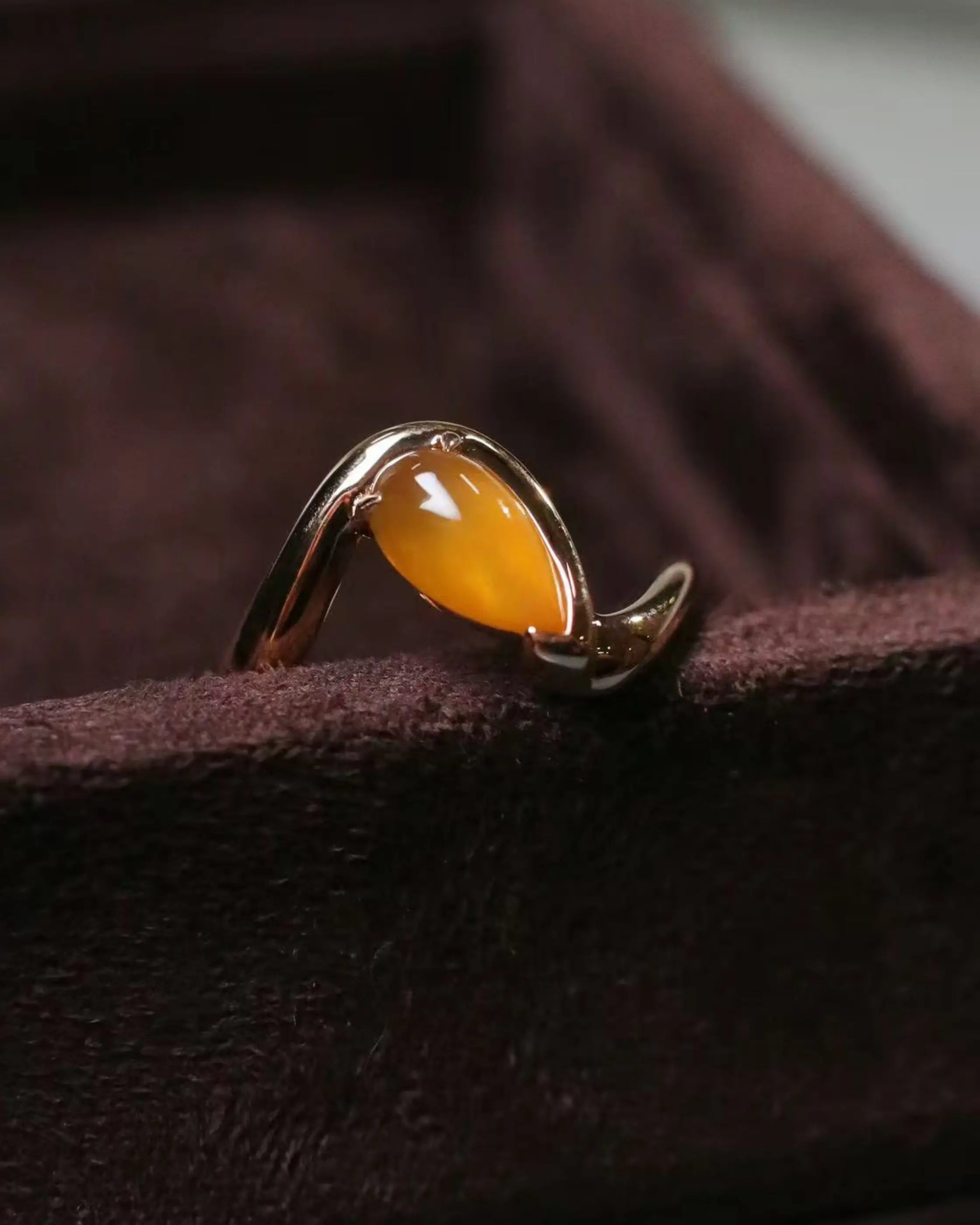 OEM/ODM/Wholesale 18K Gold Yellow Jadeite Ring | 4.75×8.5×4.5mm Center | 2.85g | Size 13