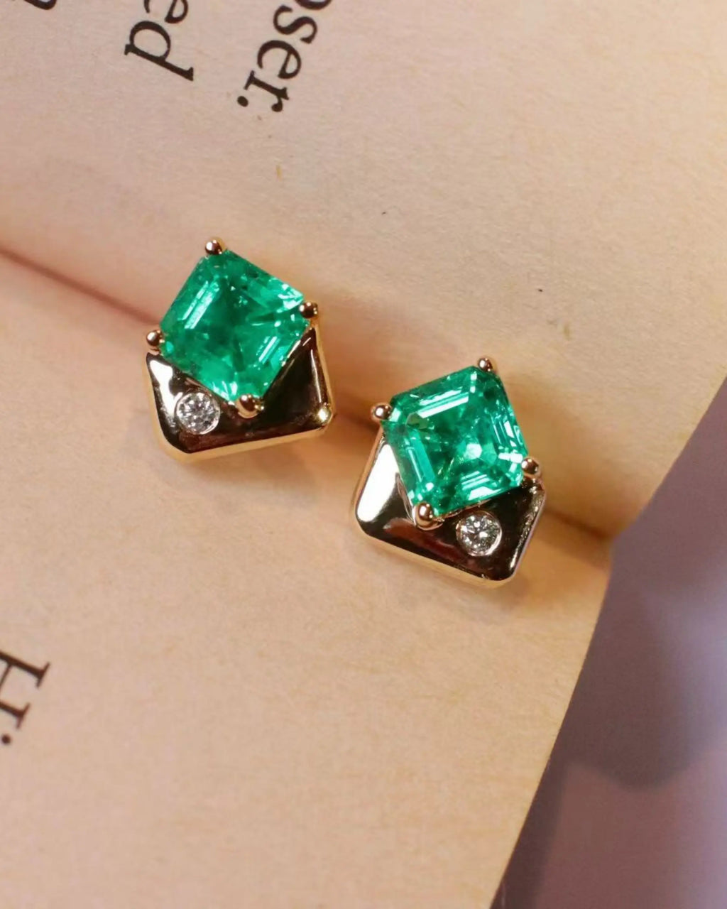 OEM/ODM/Wholesale 9K Gold Lab-Grown Emerald & Diamond Earrings | 1.12ct Center | 0.03ct Accents | 2.2g