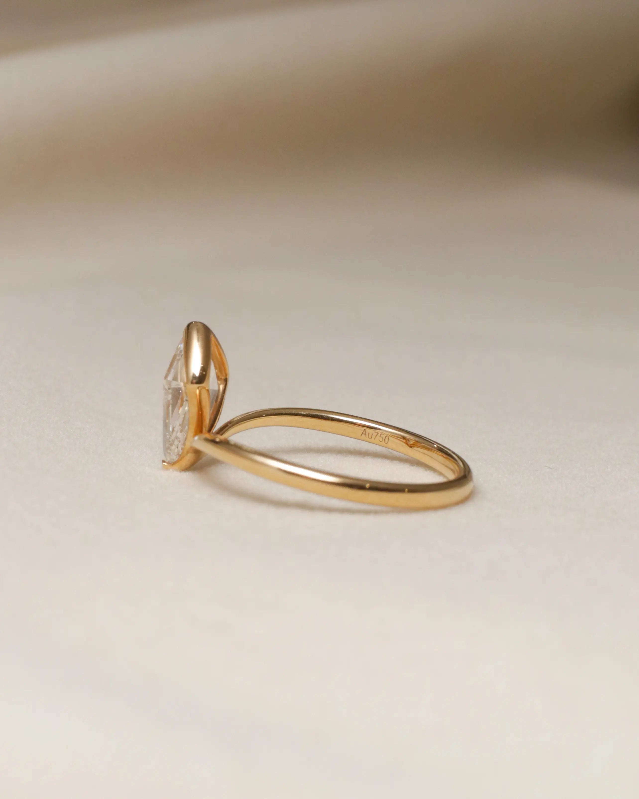 OEM/ODM/Wholesale Shield-Cut Lab-Grown Diamond Solitaire Ring in 18K Yellow Gold | 1.080ct | Minimalist Modern Design