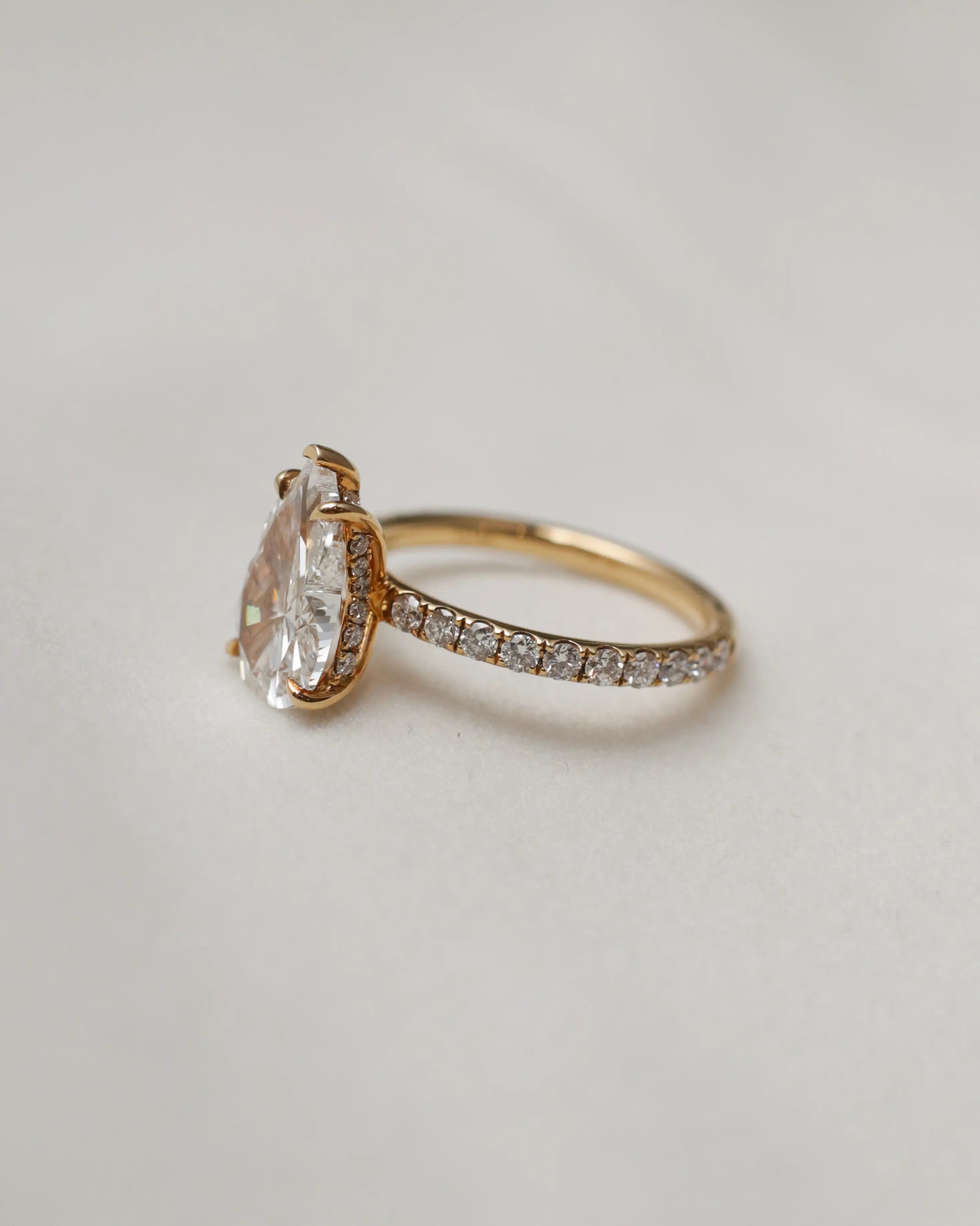 OEM/ODM/Wholesale Pear-Cut Lab-Grown Diamond Engagement Ring with Pavé Band in 18K Yellow Gold | 2.685ct + 0.643ct | Elegant Statement Design