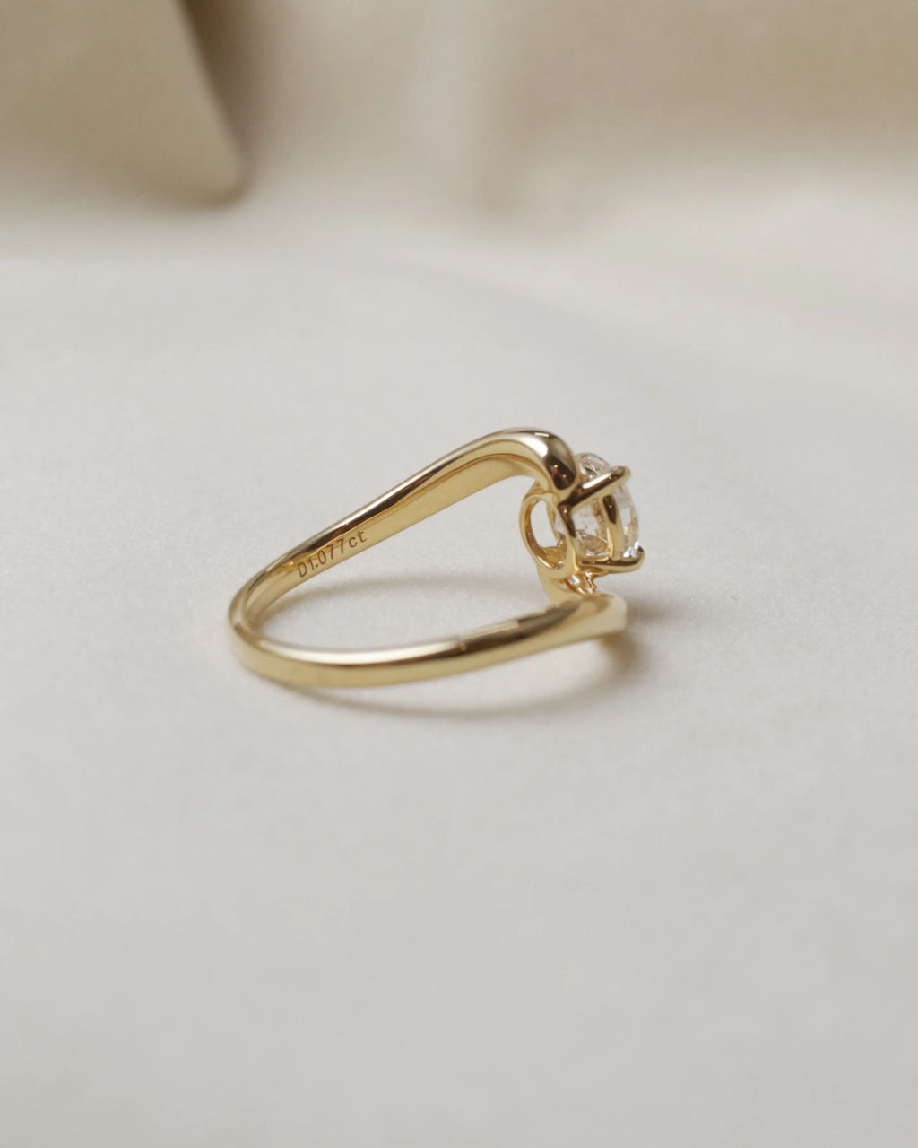 OEM/ODM/Wholesale 1.077ct Lab-Grown Diamond Solitaire Ring | 18K Yellow Gold Twisted Band | Modern Engagement
