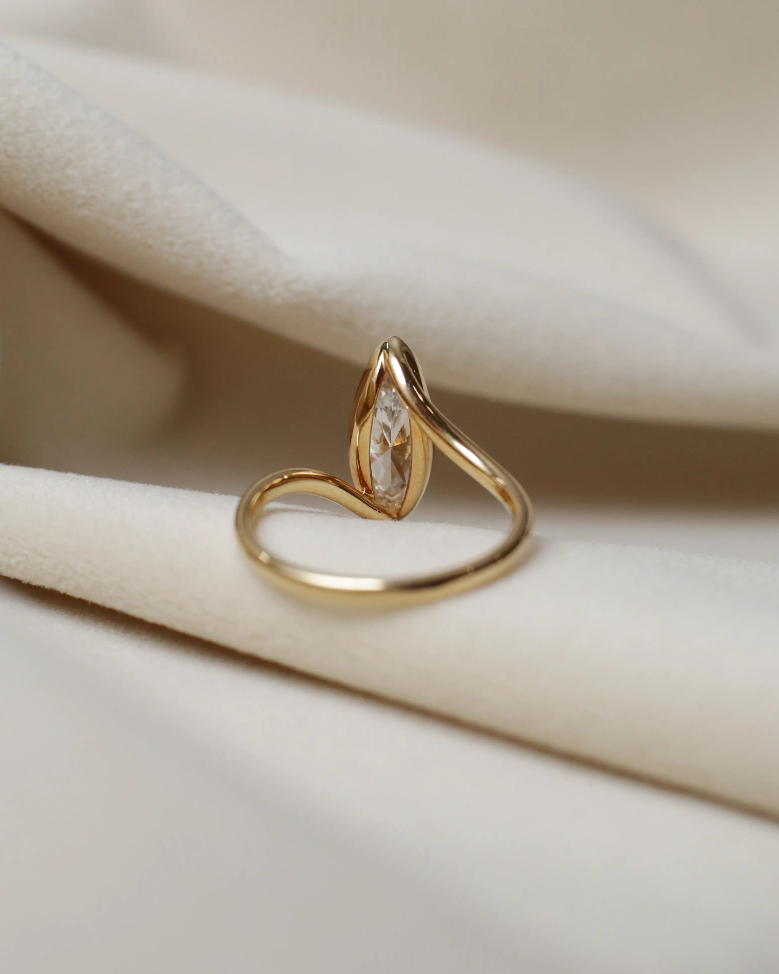 OEM/ODM/Wholesale Marquise-Cut Lab-Grown Diamond Solitaire Ring in 18K Yellow Gold | 1.508ct | Sleek Modern Design