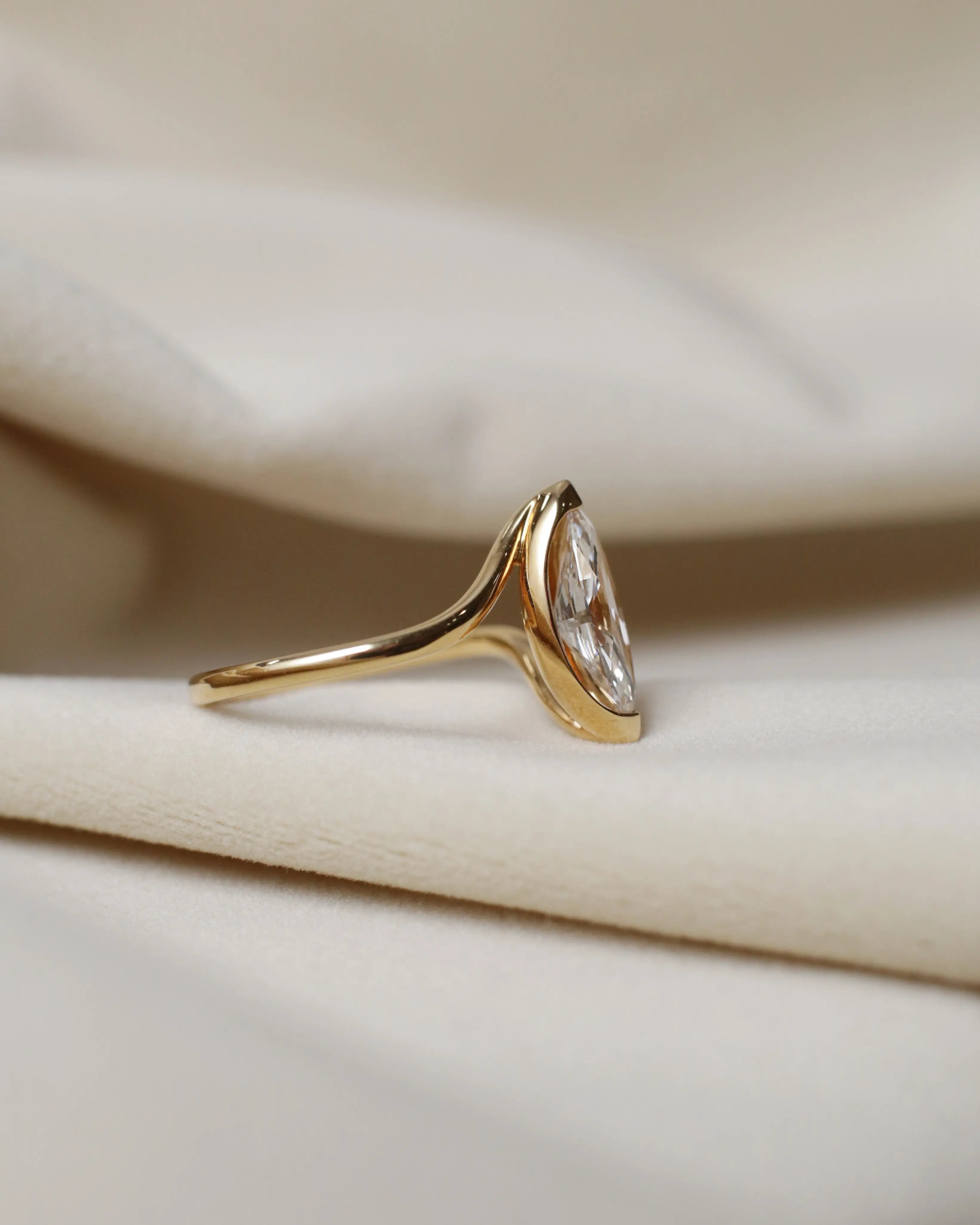 OEM/ODM/Wholesale Marquise-Cut Lab-Grown Diamond Solitaire Ring in 18K Yellow Gold | 1.508ct | Sleek Modern Design