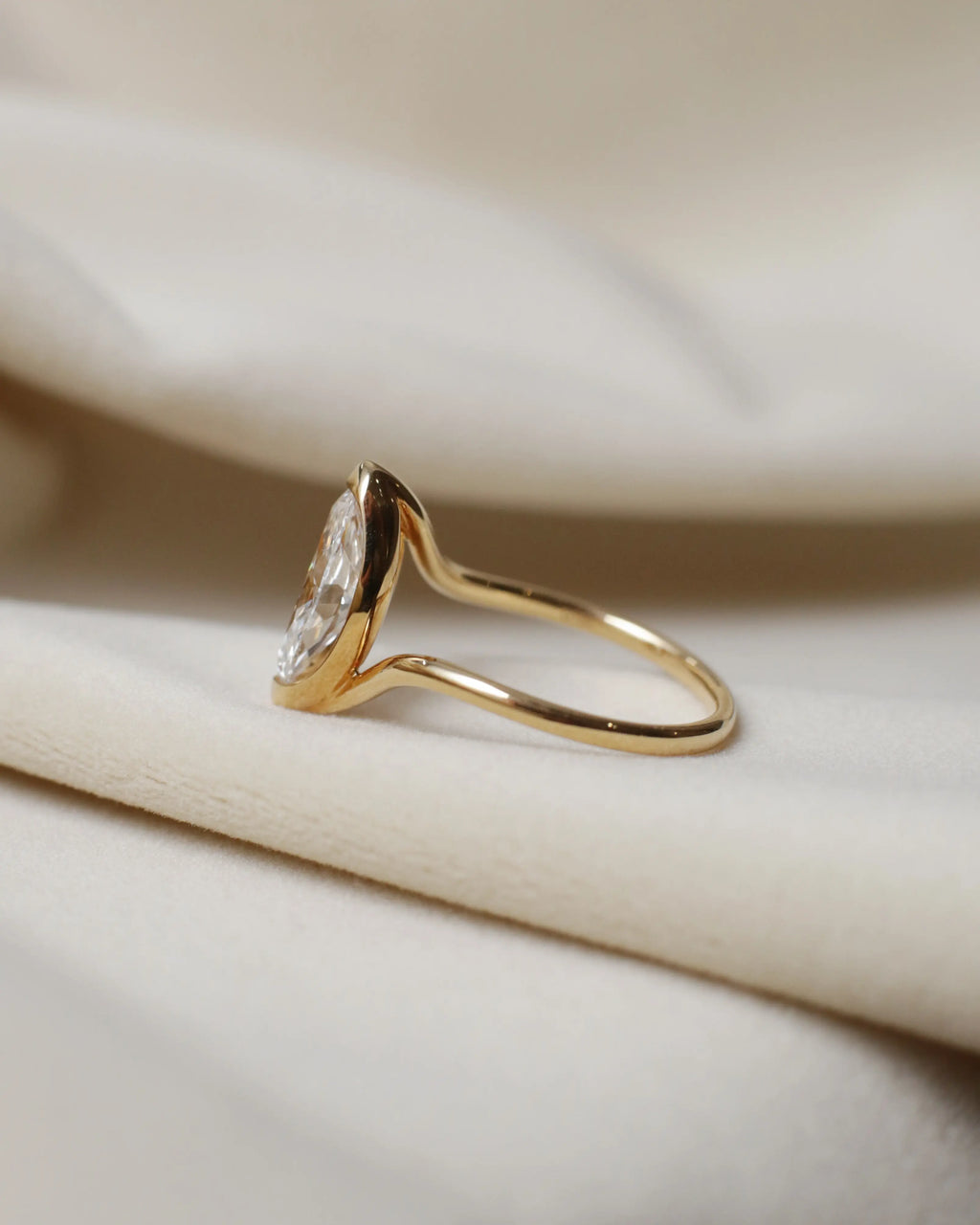 OEM/ODM/Wholesale Marquise-Cut Lab-Grown Diamond Solitaire Ring in 18K Yellow Gold | 1.508ct | Sleek Modern Design