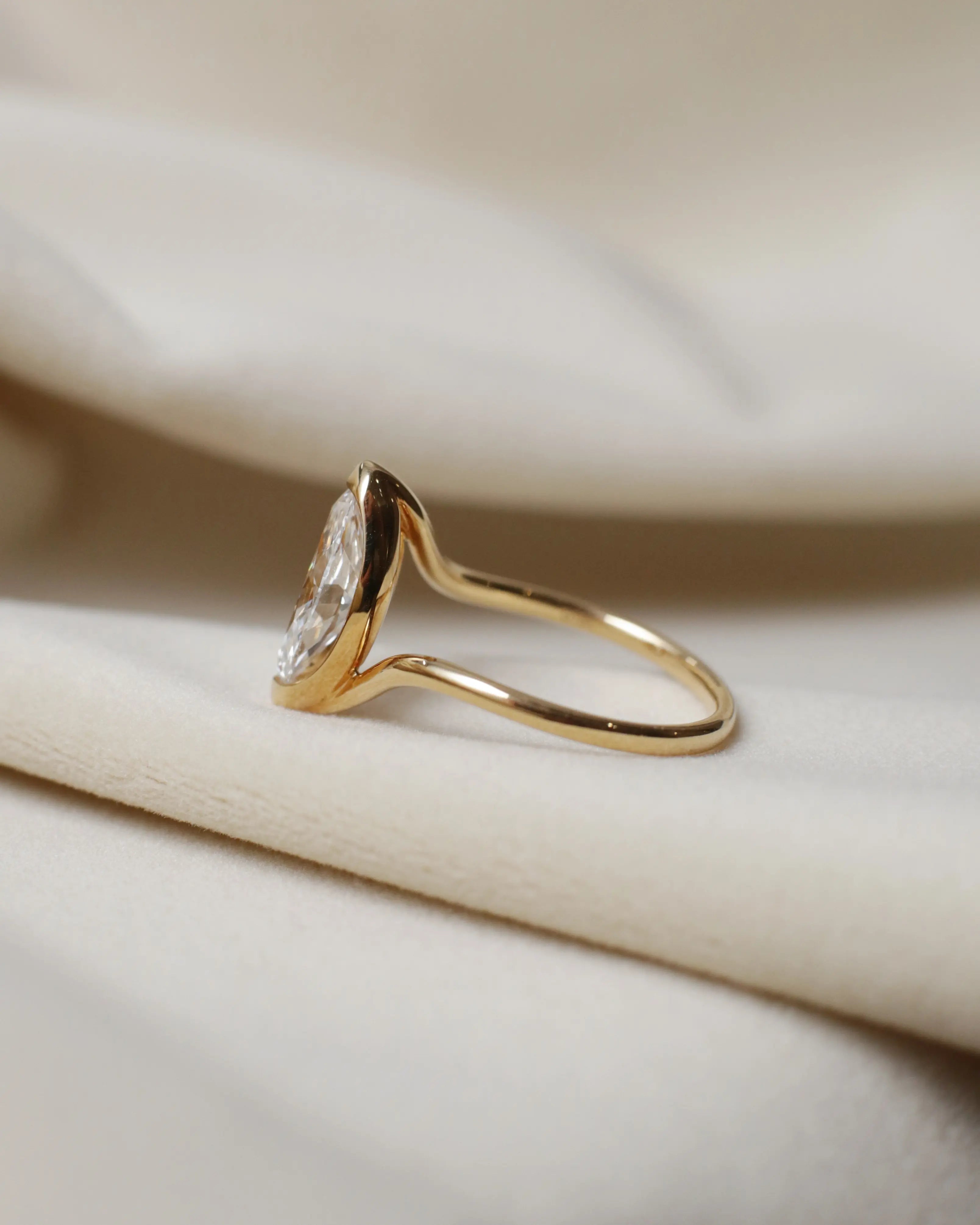 OEM/ODM/Wholesale Marquise-Cut Lab-Grown Diamond Solitaire Ring in 18K Yellow Gold | 1.508ct | Sleek Modern Design
