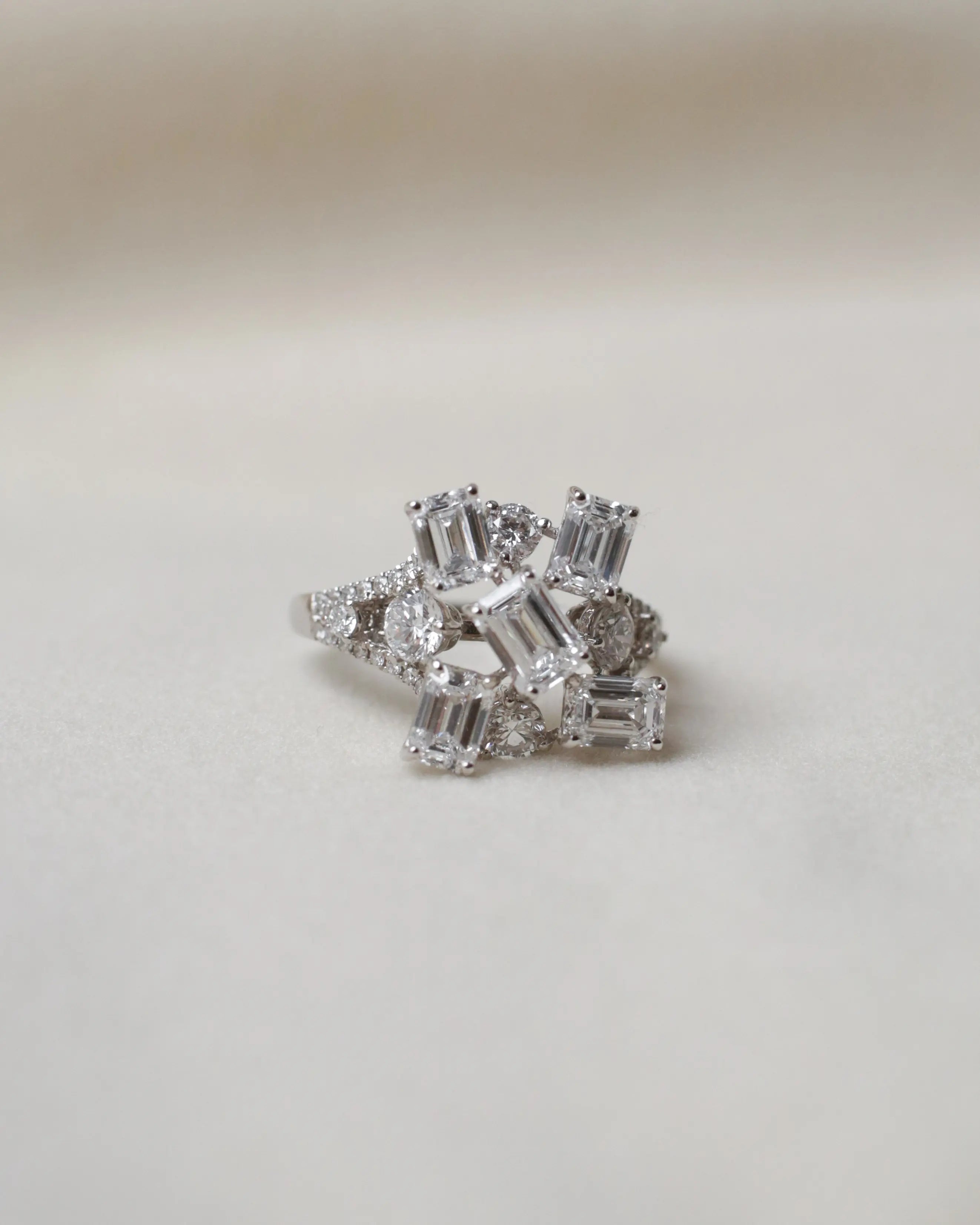 OEM/ODM/Wholesale Lab-Grown Diamond Cocktail Ring in 18K White Gold | 2.154ct Center + 0.752ct Side Stones | Cluster Design