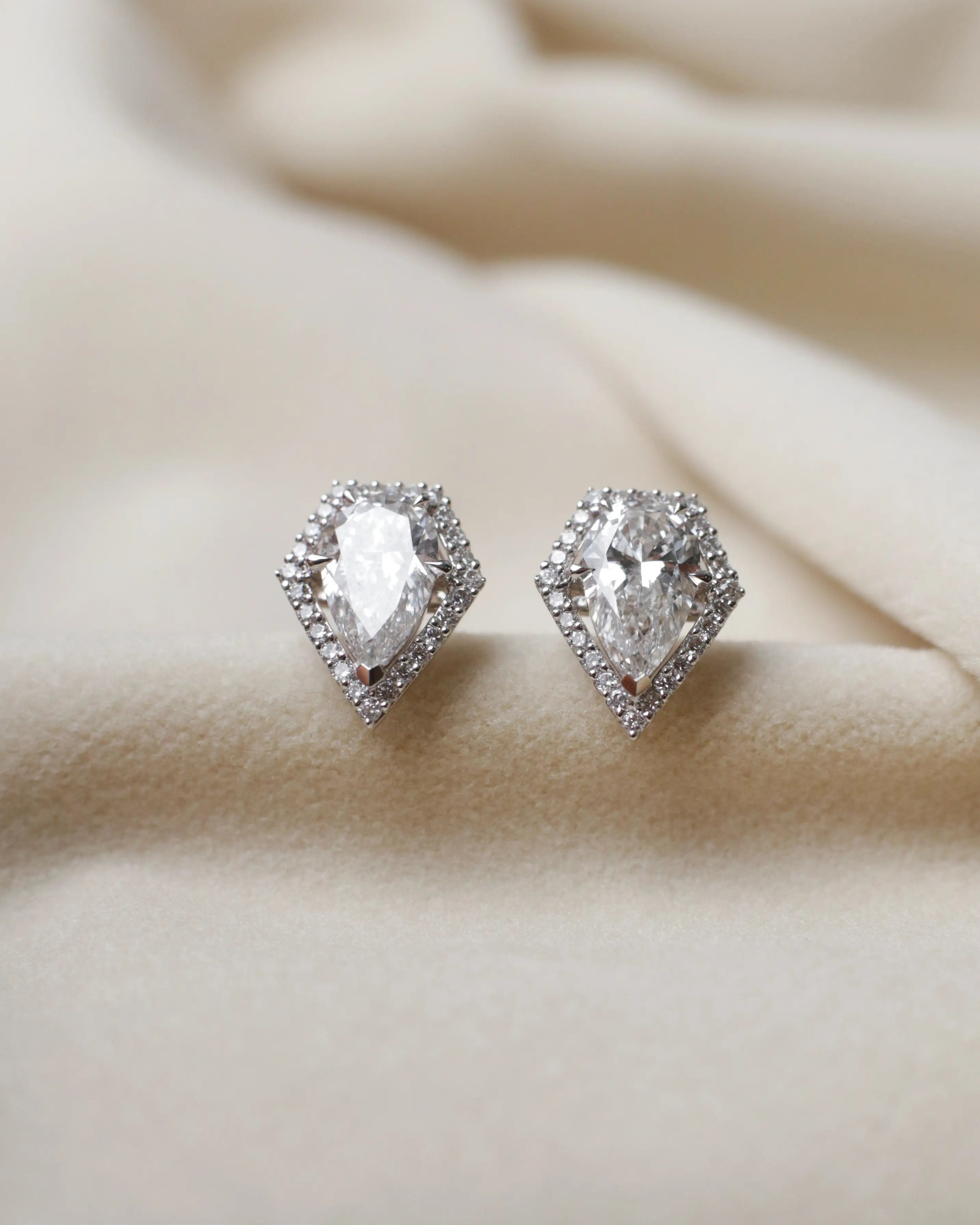 OEM/ODM/Wholesale Lab-Grown Diamond Stud Earrings in 18K White Gold | 2.03ct Pear Cut with 0.294ct Halo | Modern Halo Setting