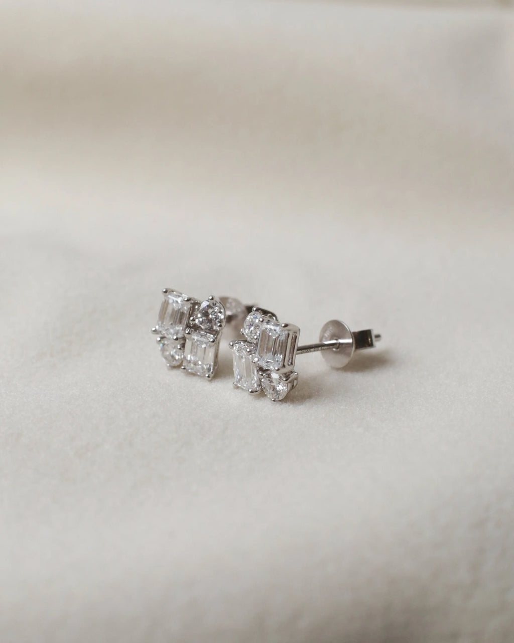 OEM/ODM/Wholesale Lab-Grown Diamond Cluster Stud Earrings in 18K White Gold | 0.849ct Center + 0.327ct Accent | Geometric Modern Design