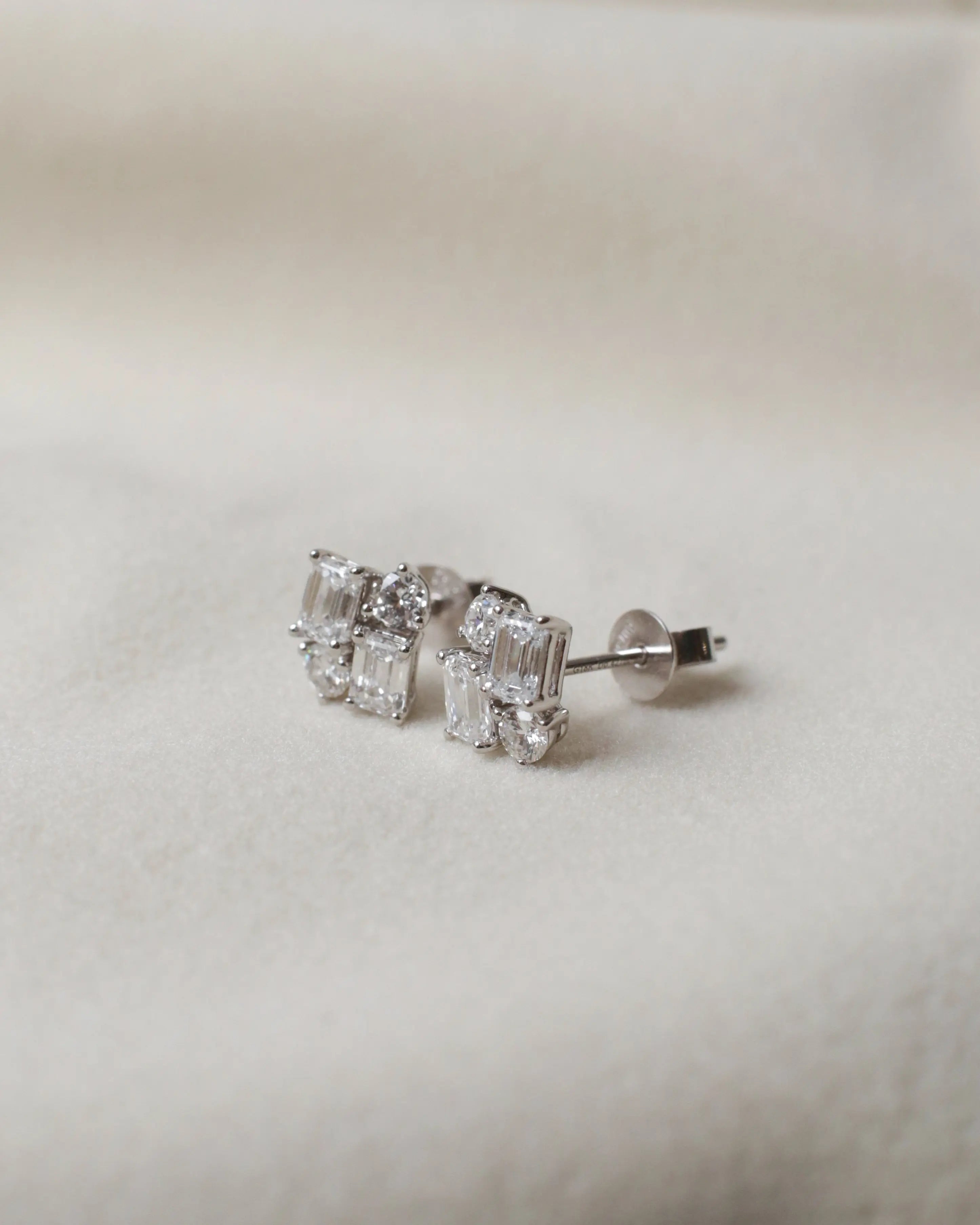 OEM/ODM/Wholesale Lab-Grown Diamond Cluster Stud Earrings in 18K White Gold | 0.849ct Center + 0.327ct Accent | Geometric Modern Design