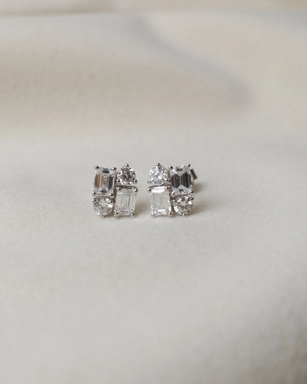 OEM/ODM/Wholesale Lab-Grown Diamond Cluster Stud Earrings in 18K White Gold | 0.849ct Center + 0.327ct Accent | Geometric Modern Design