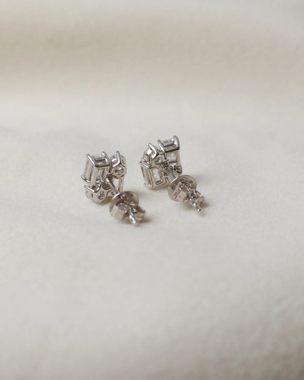 OEM/ODM/Wholesale Lab-Grown Diamond Cluster Stud Earrings in 18K White Gold | 0.849ct Center + 0.327ct Accent | Geometric Modern Design