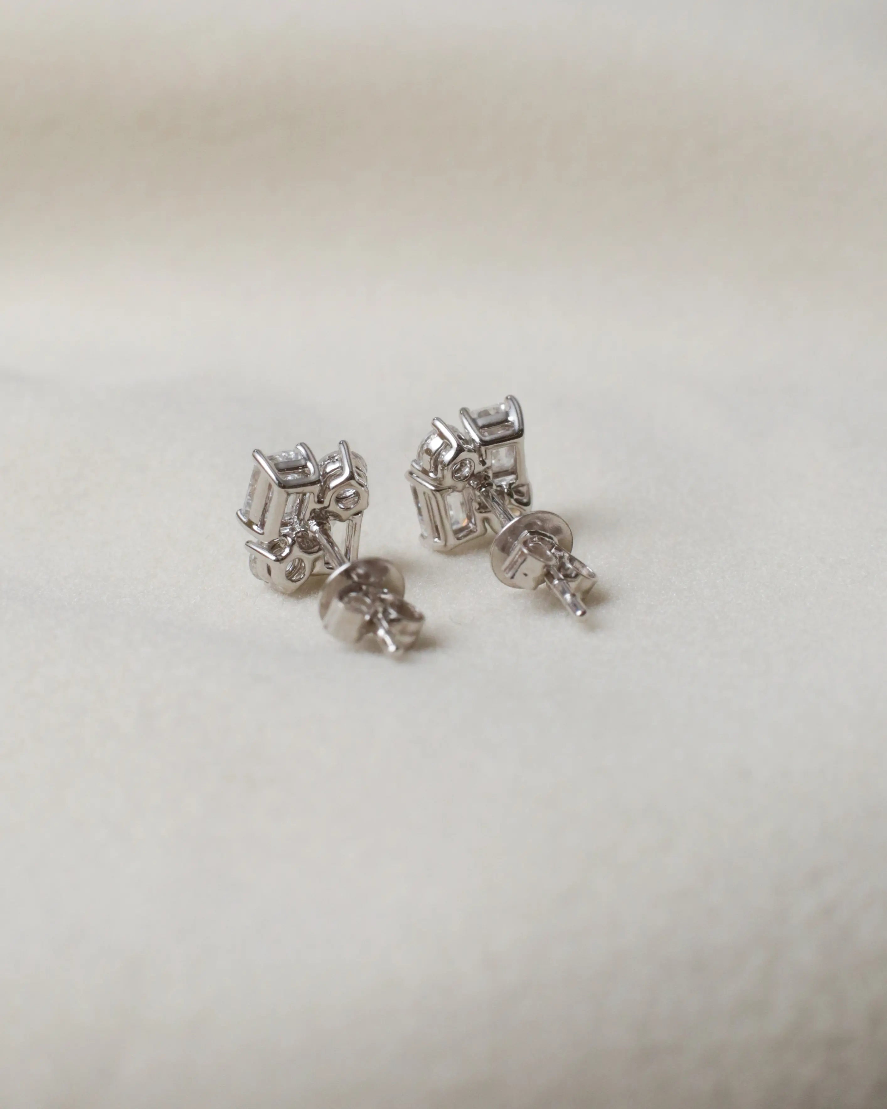 OEM/ODM/Wholesale Lab-Grown Diamond Cluster Stud Earrings in 18K White Gold | 0.849ct Center + 0.327ct Accent | Geometric Modern Design