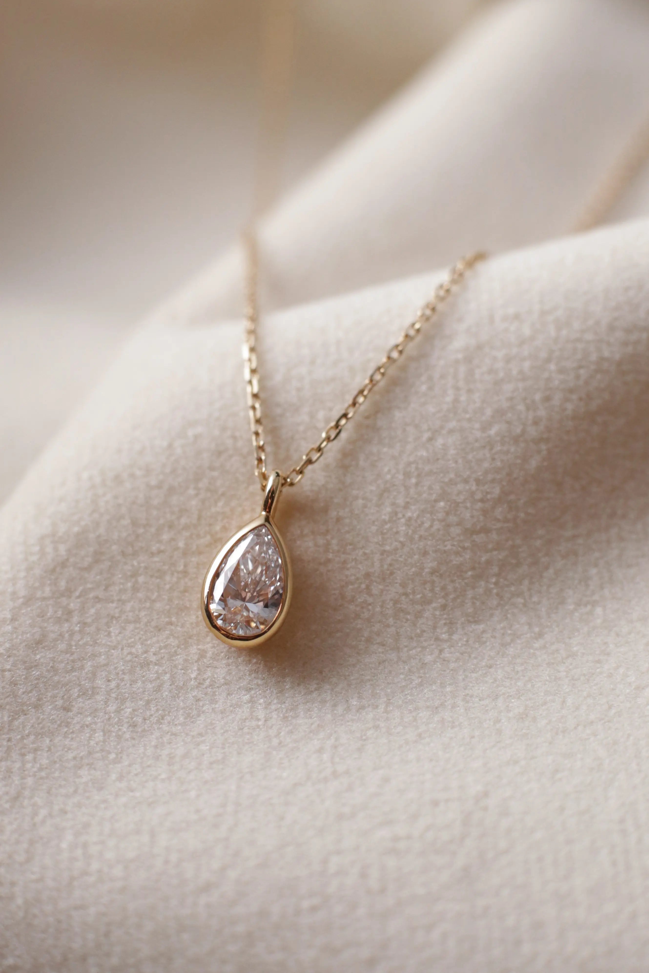 OEM / ODM / Wholesale Pear-Shaped Lab-Grown Diamond Pendant Necklace in 18K Yellow Gold | 0.578ct Center Stone | Bezel-Set Design