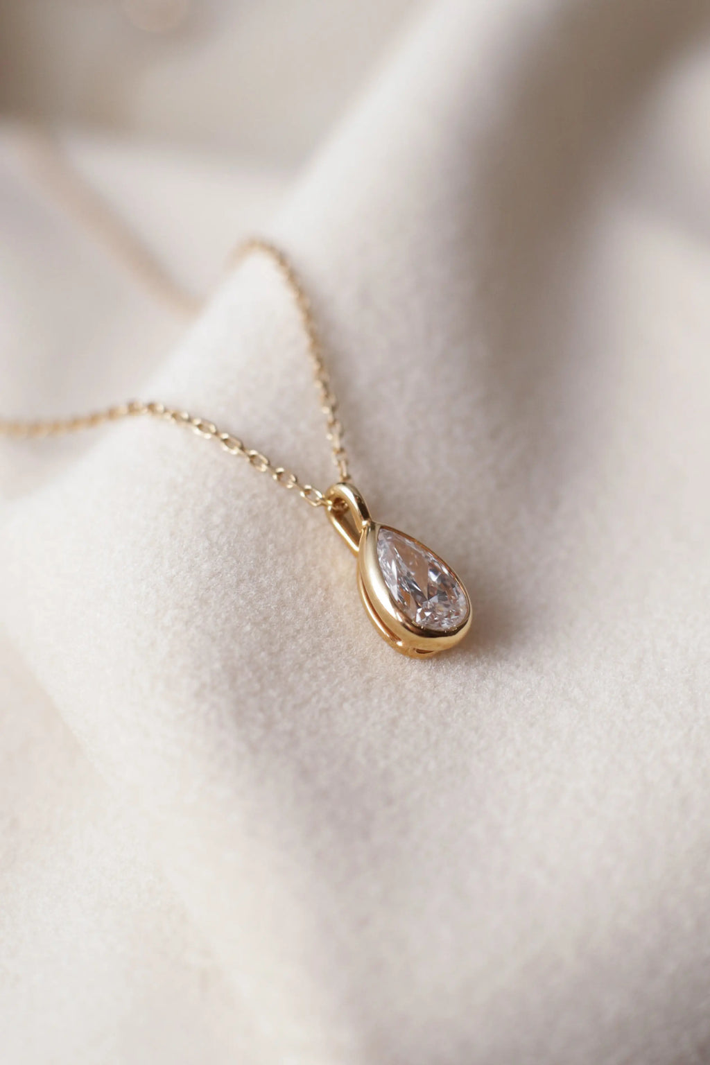 OEM / ODM / Wholesale Pear-Shaped Lab-Grown Diamond Pendant Necklace in 18K Yellow Gold | 0.578ct Center Stone | Bezel-Set Design
