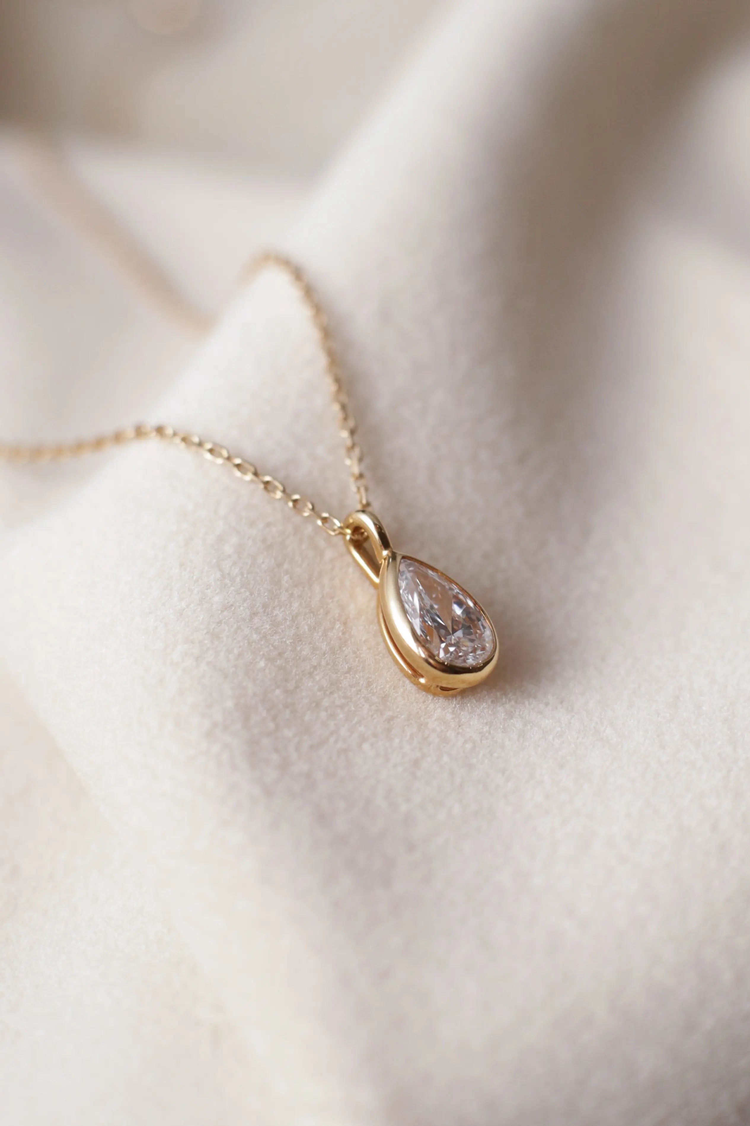 OEM / ODM / Wholesale Pear-Shaped Lab-Grown Diamond Pendant Necklace in 18K Yellow Gold | 0.578ct Center Stone | Bezel-Set Design