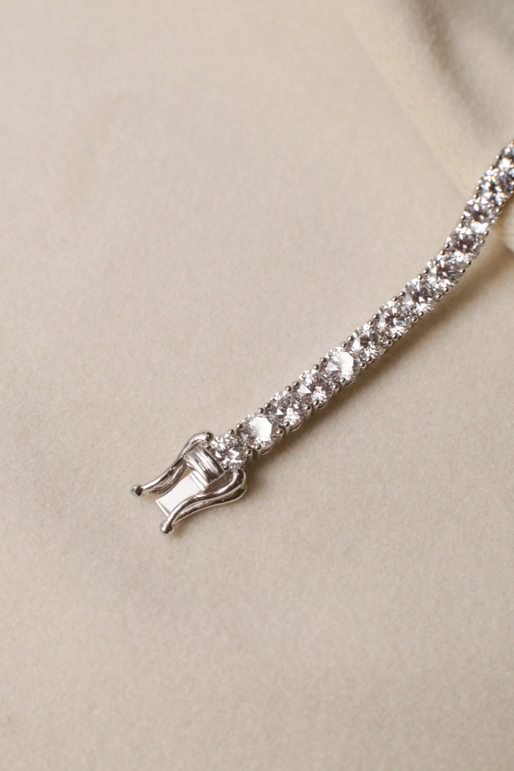OEM/ODM/Wholesale Classic Lab-Grown Diamond Tennis Bracelet in 18K White Gold | 8.00ct | 14.2g | Timeless Luxury
