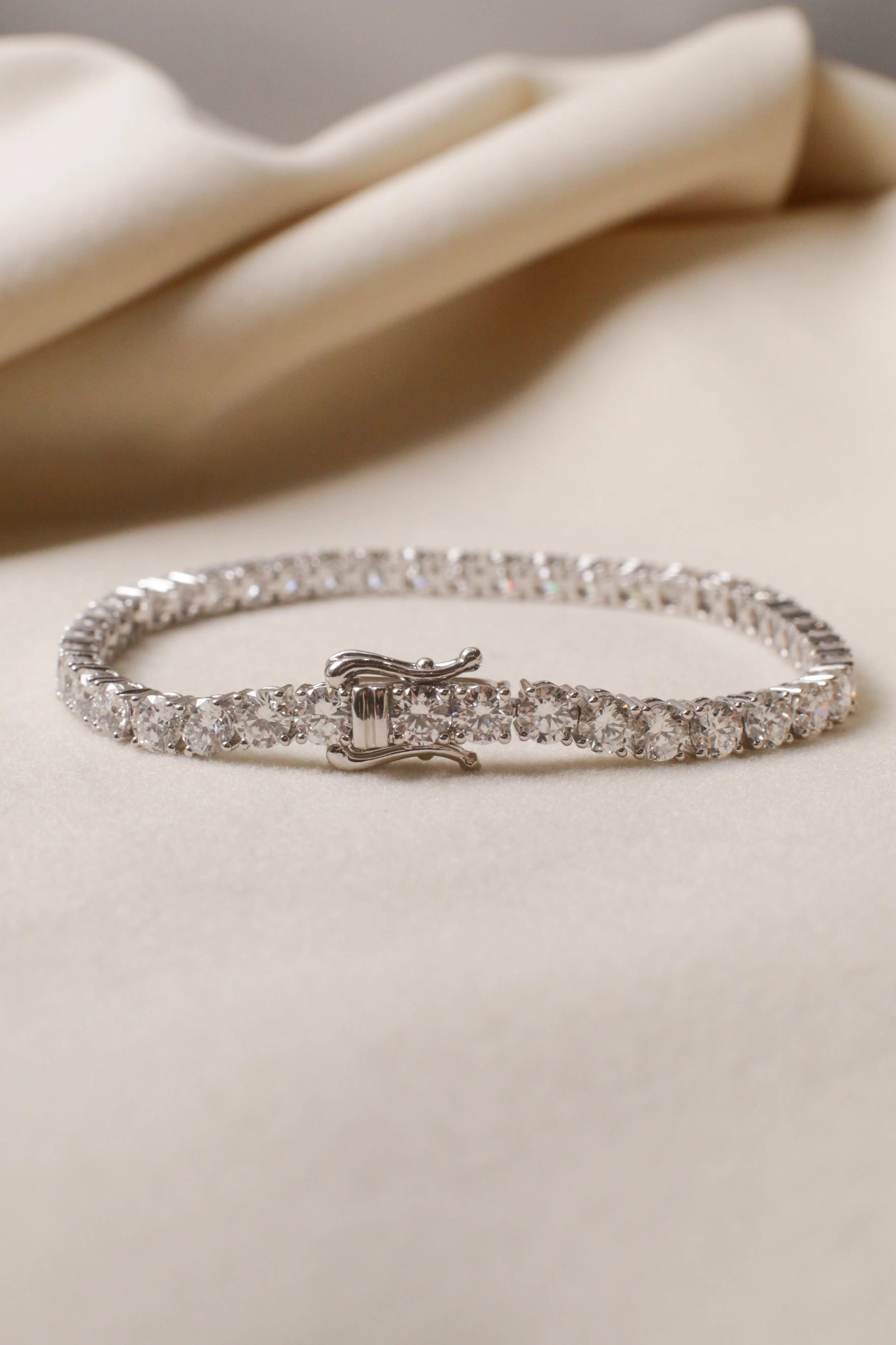 OEM/ODM/Wholesale Classic Lab-Grown Diamond Tennis Bracelet in 18K White Gold | 8.00ct | 14.2g | Timeless Luxury